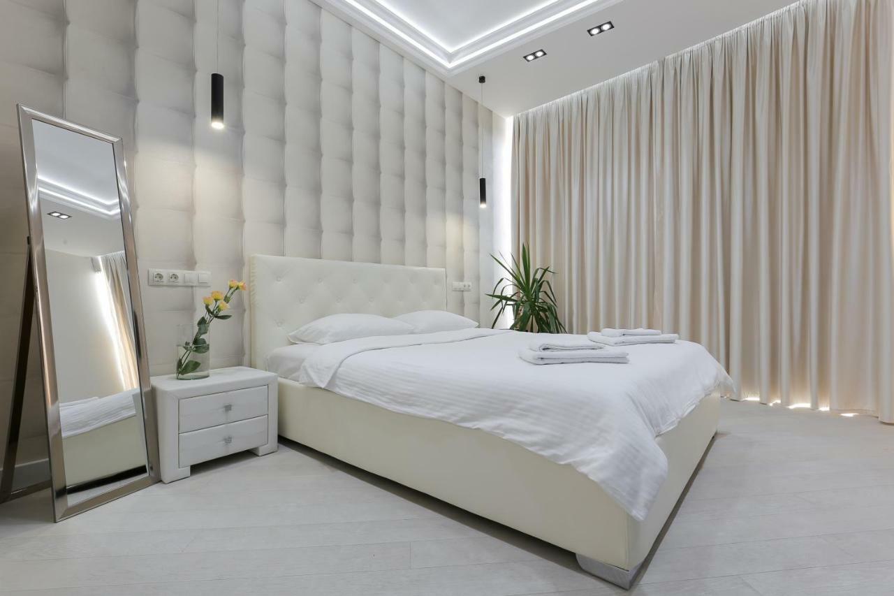 Black&White Apartment In Smart Plaza Kiev Exterior foto