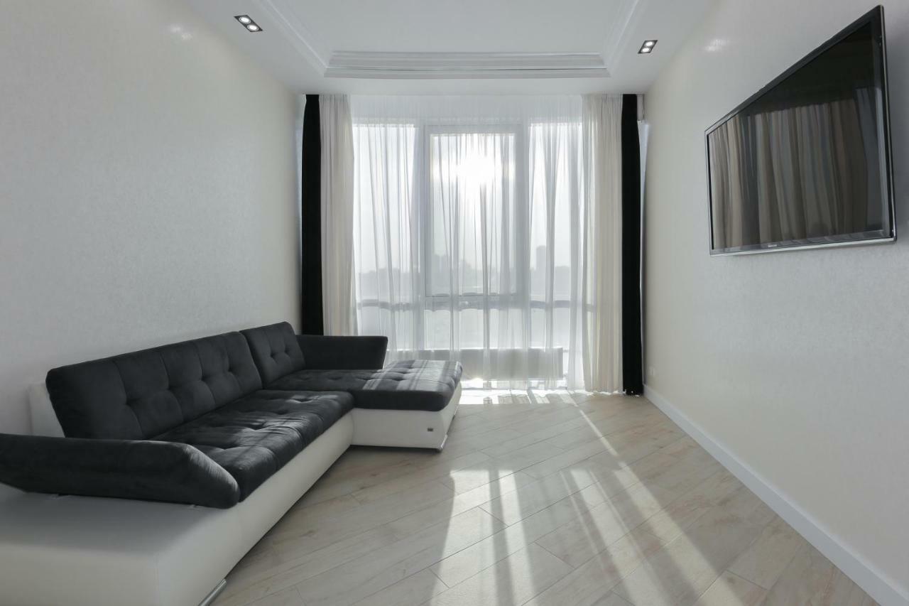 Black&White Apartment In Smart Plaza Kiev Exterior foto