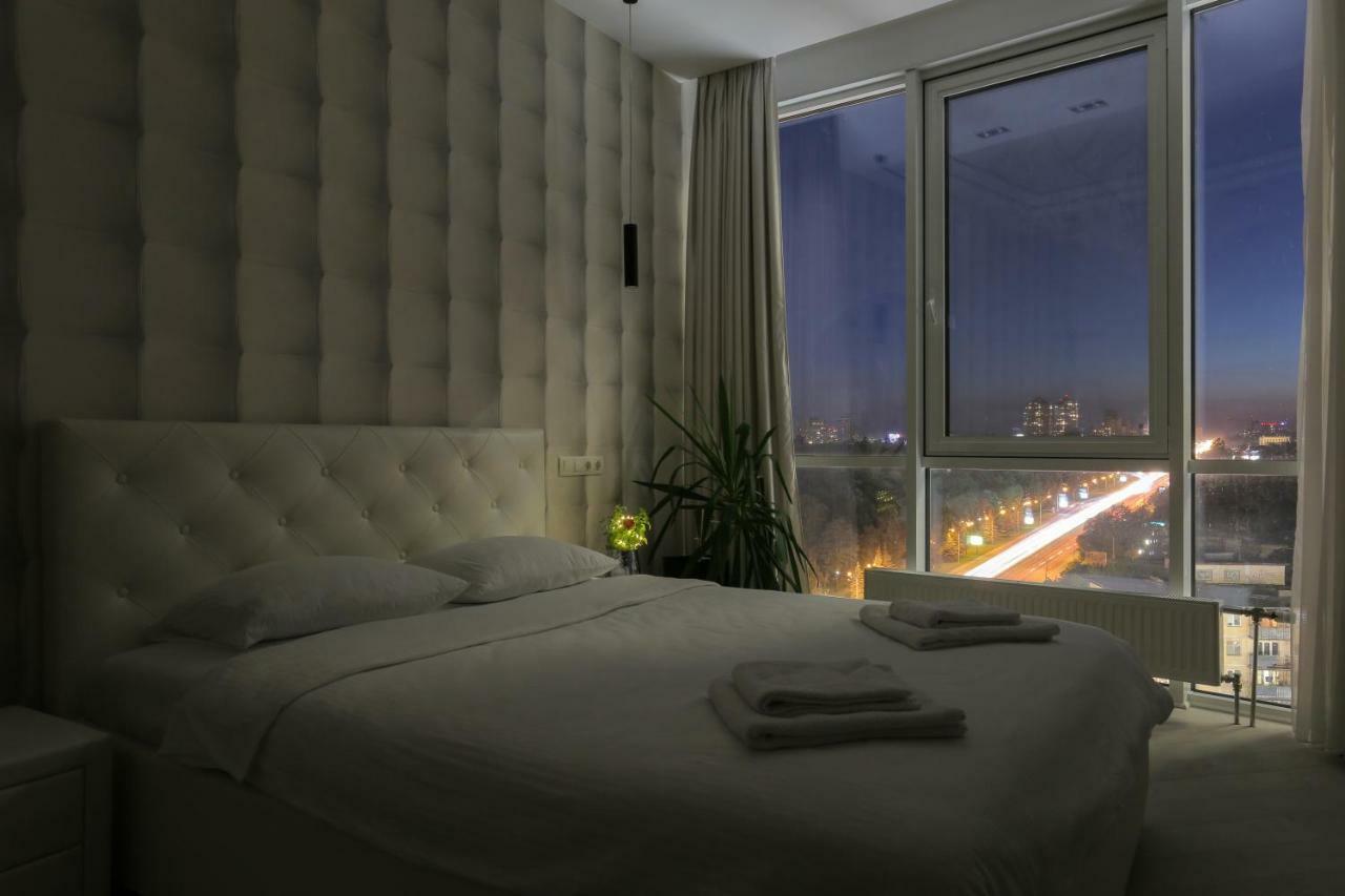 Black&White Apartment In Smart Plaza Kiev Exterior foto