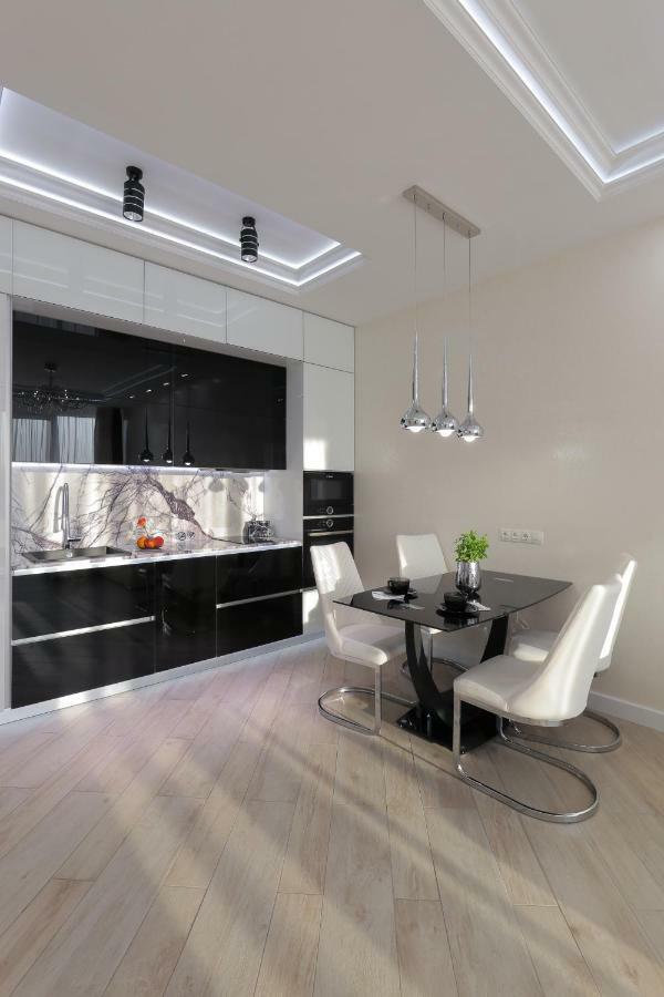 Black&White Apartment In Smart Plaza Kiev Exterior foto