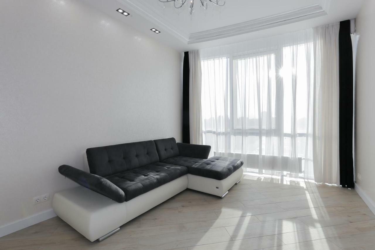 Black&White Apartment In Smart Plaza Kiev Exterior foto