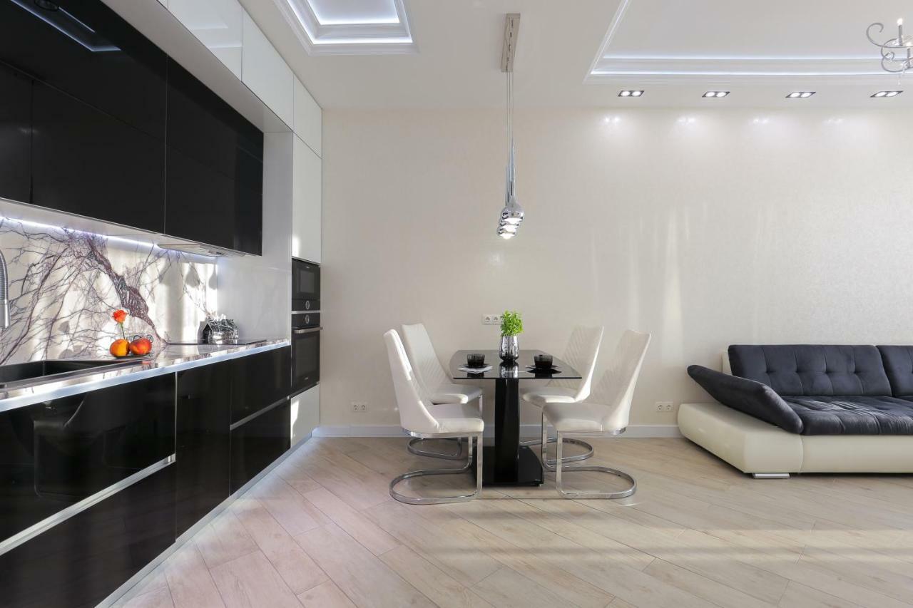 Black&White Apartment In Smart Plaza Kiev Exterior foto
