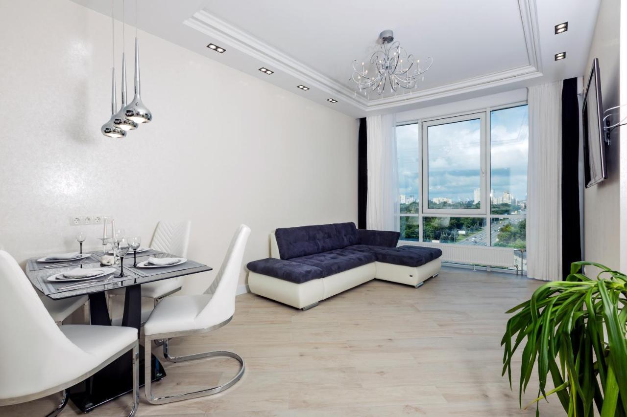 Black&White Apartment In Smart Plaza Kiev Exterior foto